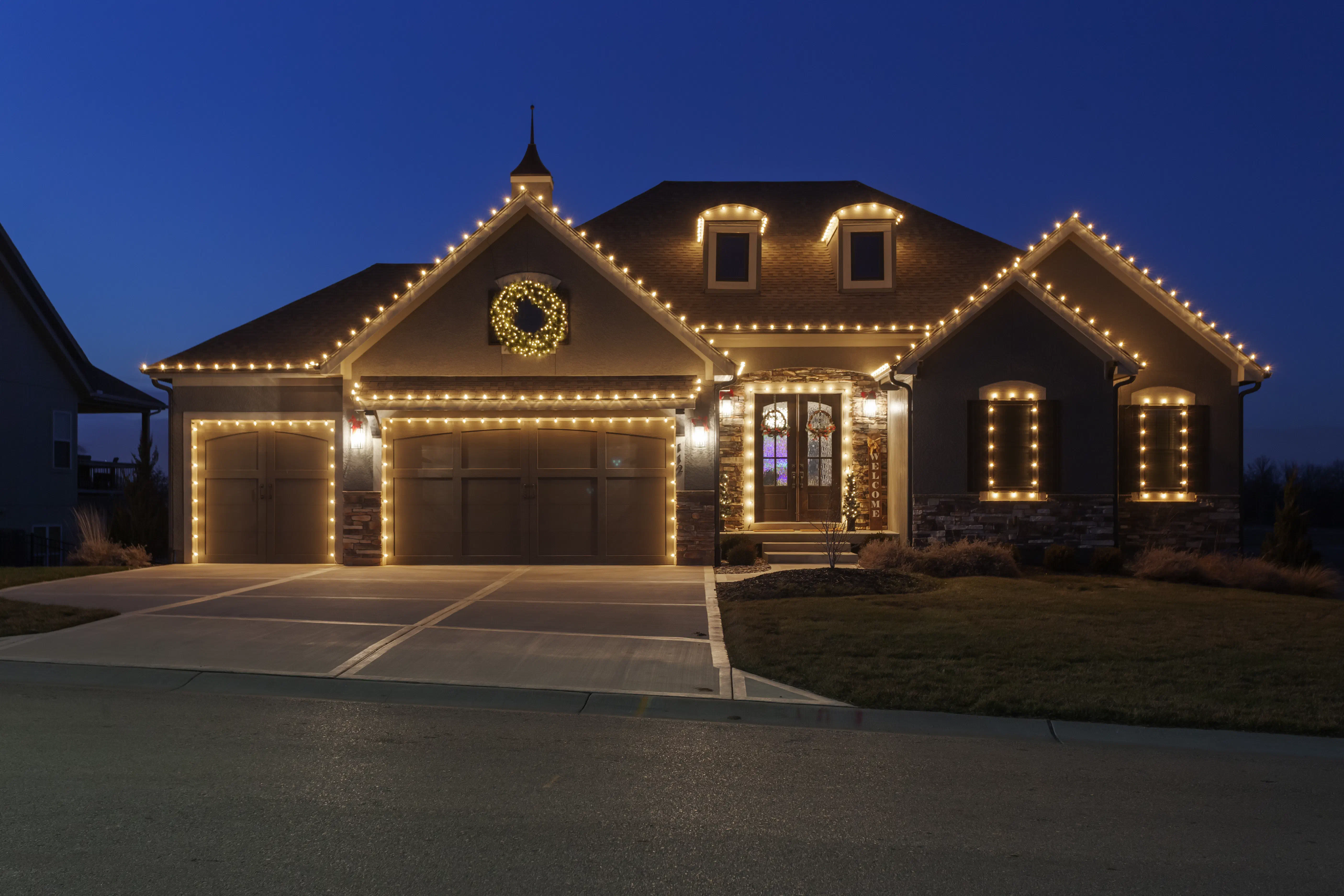 Holiday lighting in Raymore, MO
